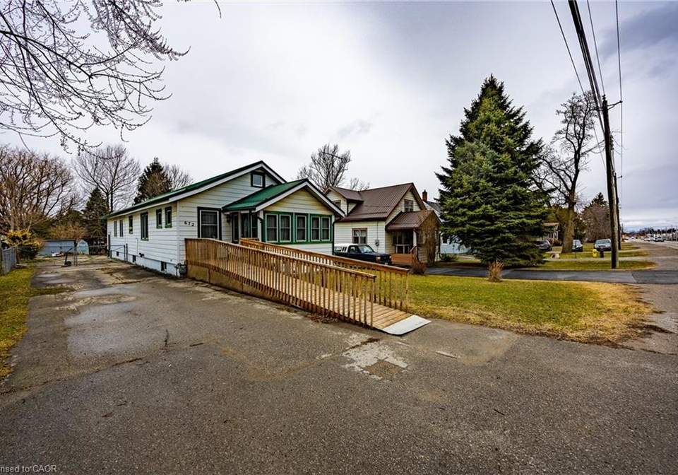 672-james-street-delhi-ontario-40812463