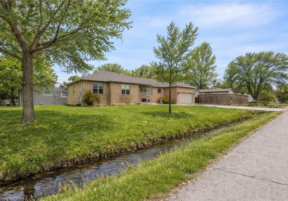 301-mud-street-e-stoney-creek-ontario-40812480