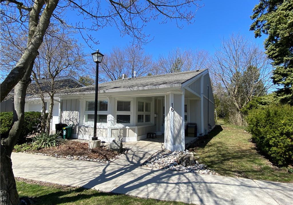16-sister-varga-terrace-hamilton-ontario-40812551