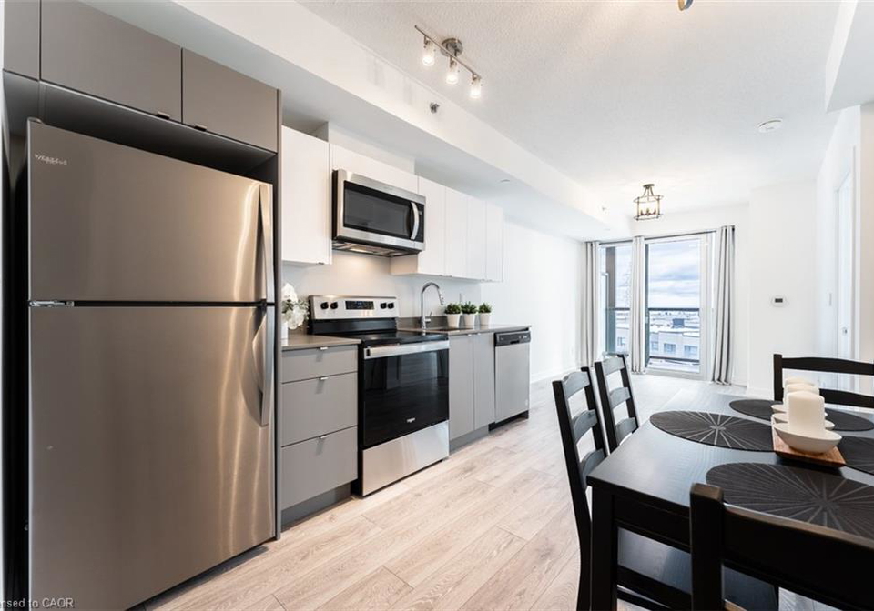 3210-dakota-common-burlington-ontario-40812569