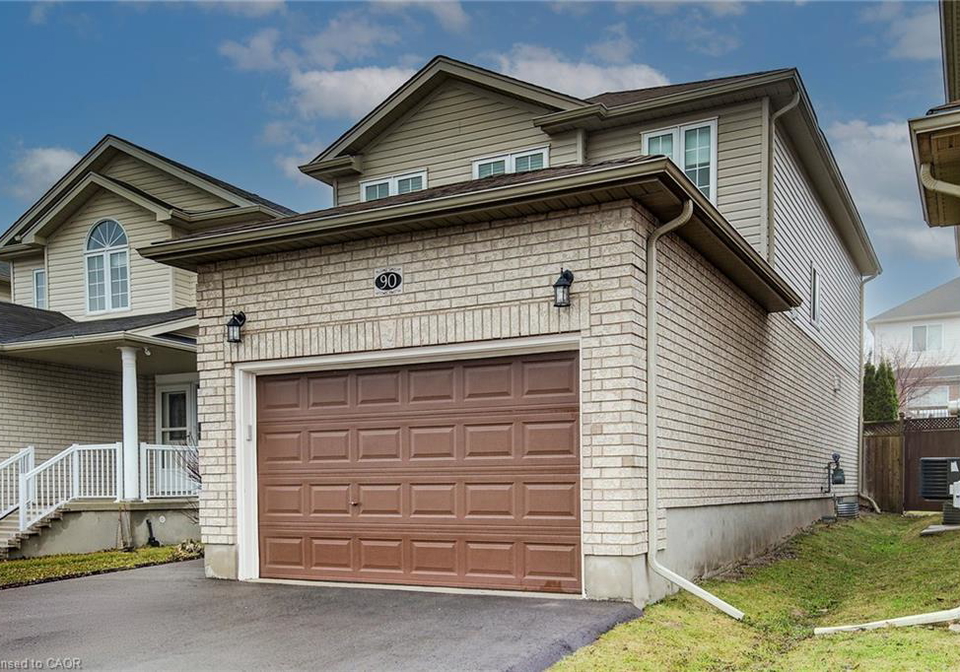 90-udvari-crescent-kitchener-ontario-40813035