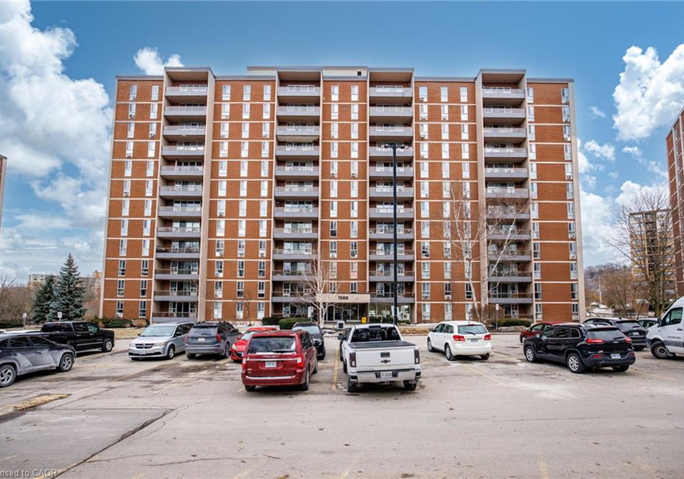 1966-main-street-w-hamilton-ontario-40813187