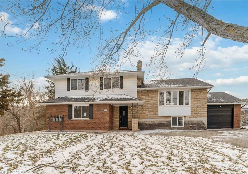 1352-8-highway-stoney-creek-ontario-40813292