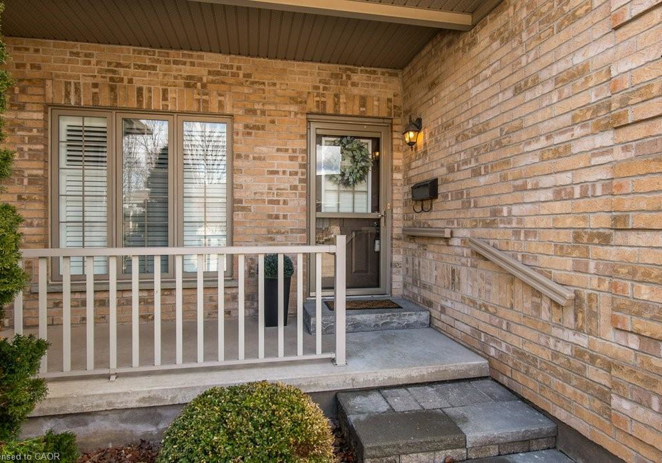 900-doon-village-road-kitchener-ontario-40813293