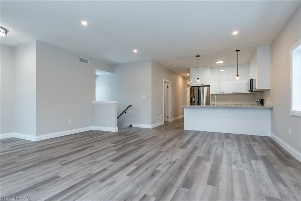32-third-avenue-kitchener-ontario-40813404