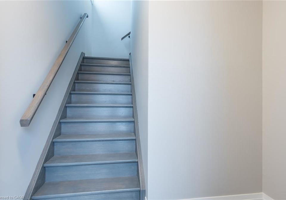 32-third-avenue-kitchener-ontario-40813404