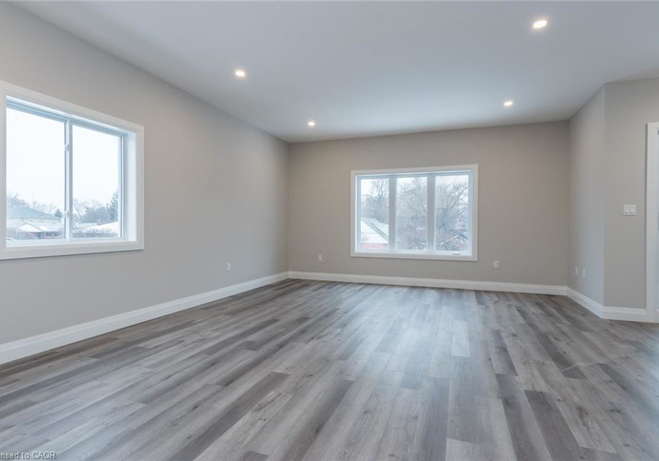 32-third-avenue-kitchener-ontario-40813404