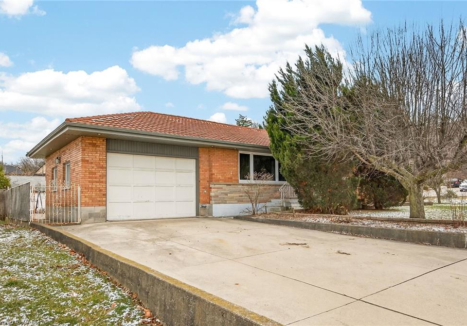 82-millen-road-stoney-creek-ontario-40813462