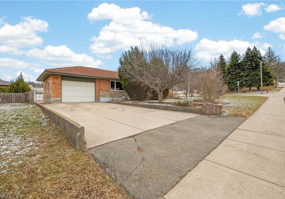 82-millen-road-stoney-creek-ontario-40813462