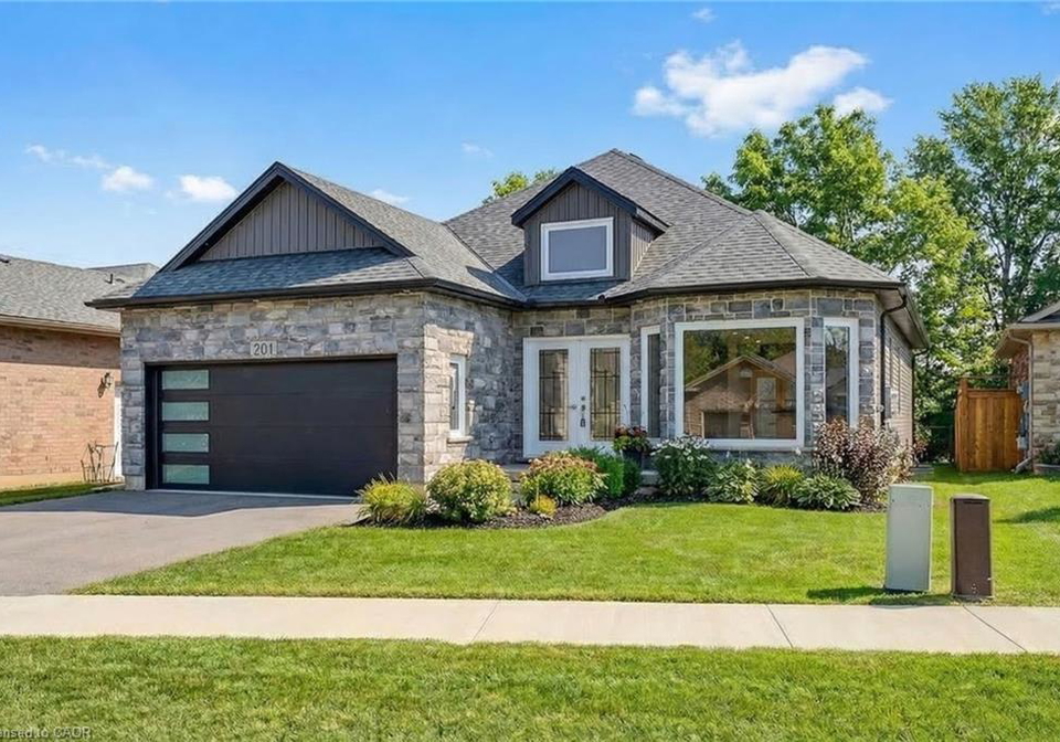 201-hetram-court-fort-erie-ontario-40813486