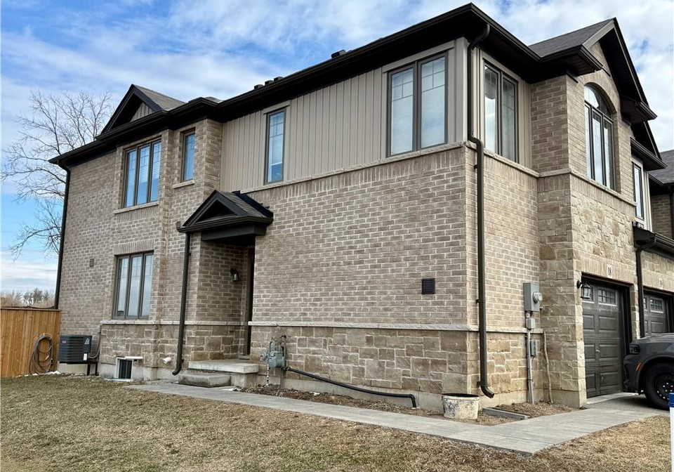 1-tom-brown-drive-paris-ontario-40813667