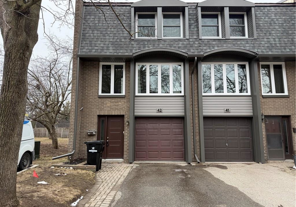 46-cedarwoods-crescent-kitchener-ontario-40813892
