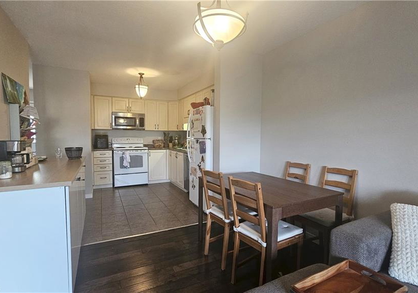 216-featherstone-crescent-kitchener-ontario-40813981