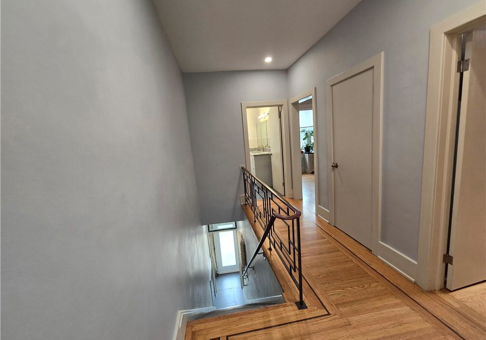 9715-main-street-e-hamilton-ontario-40814017