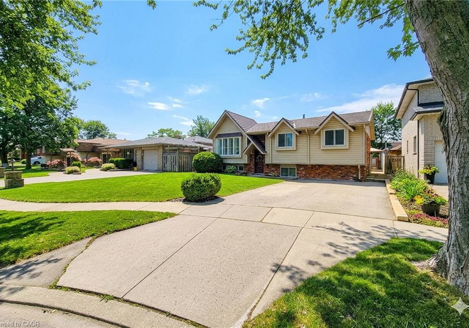 2-ashwood-court-hamilton-ontario-40814034