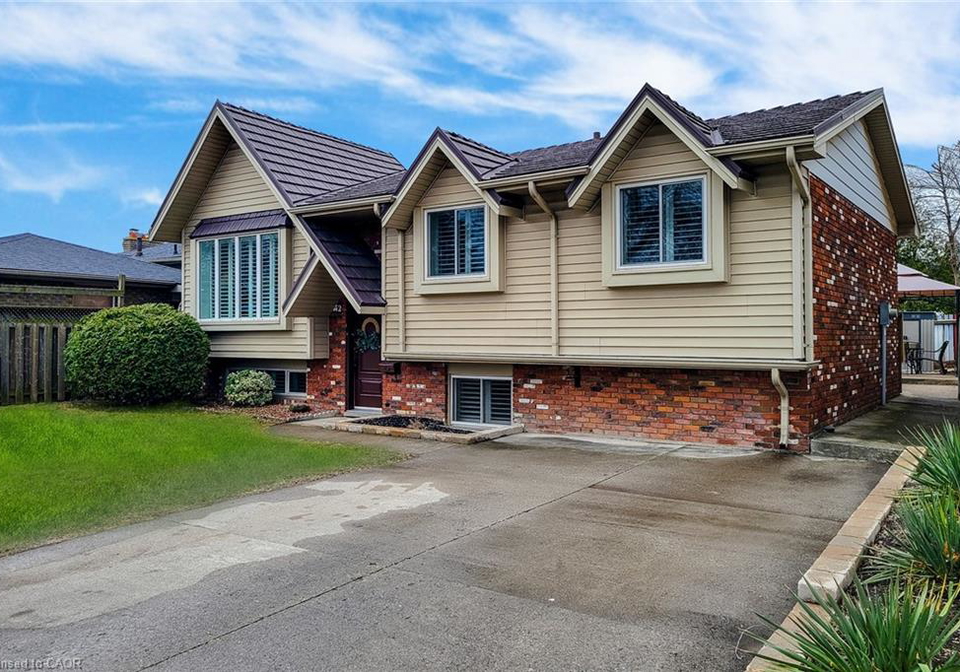 2-ashwood-court-hamilton-ontario-40814034