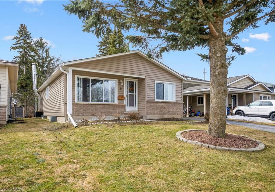 5-aspen-crescent-elmira-ontario-40814122