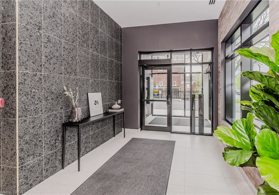 24-union-street-e-waterloo-ontario-40814271