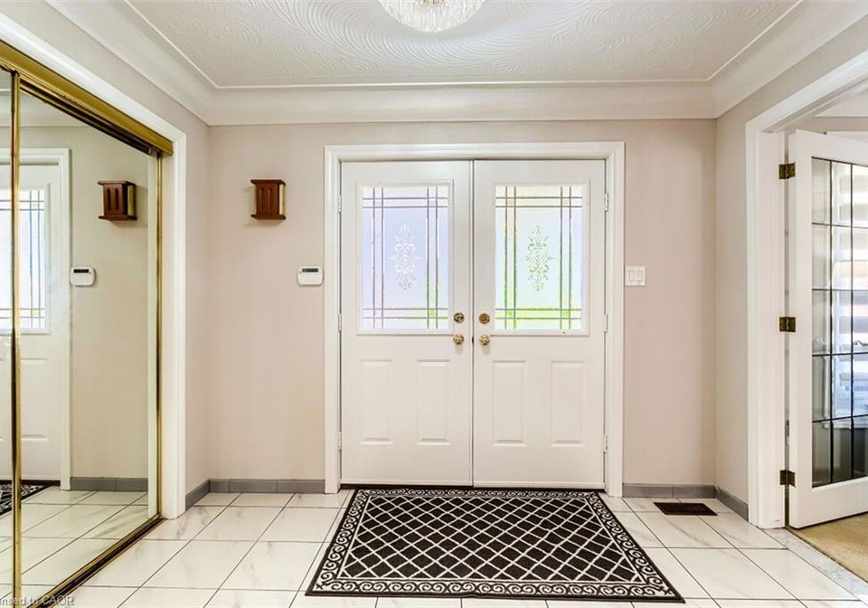 16-vogue-court-stoney-creek-ontario-40814384