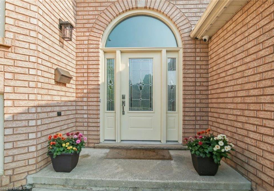 30-mcintosh-court-brantford-ontario-40814737