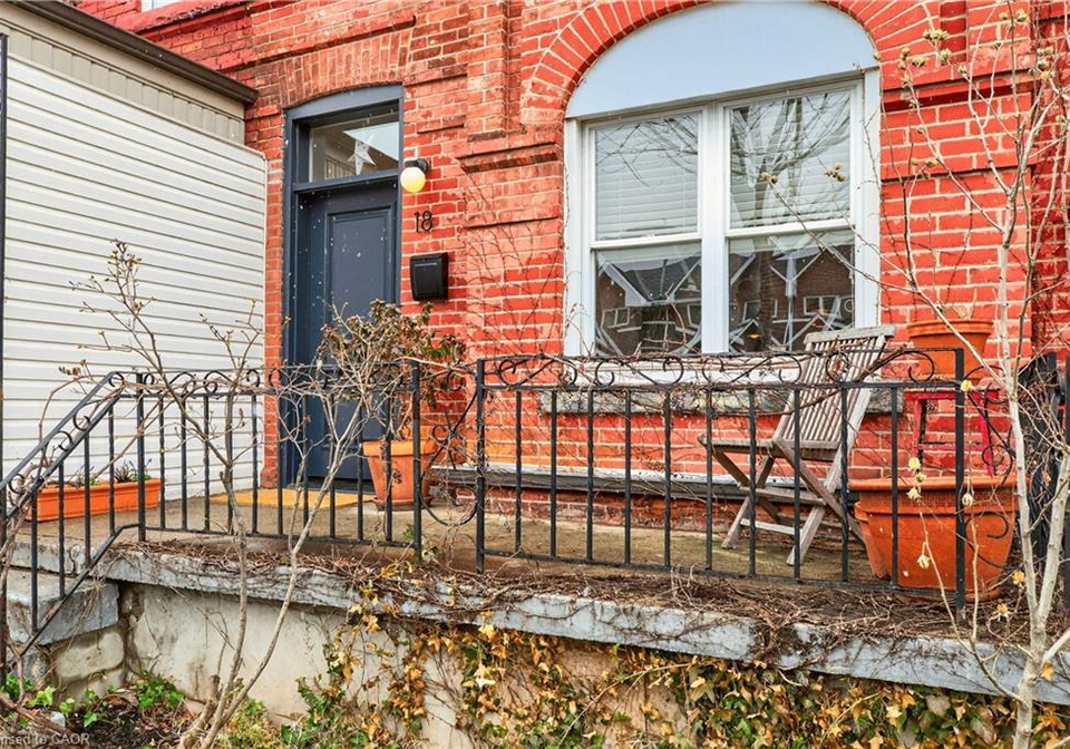 18-st-matthews-avenue-hamilton-ontario-40814756
