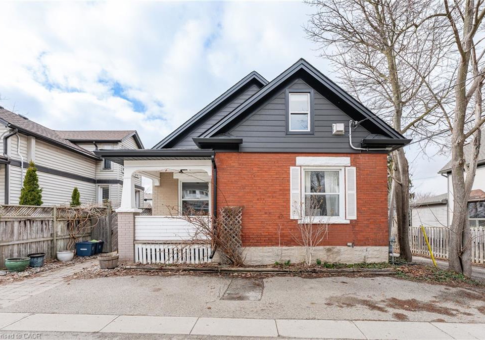 14-hermie-place-kitchener-ontario-40814826