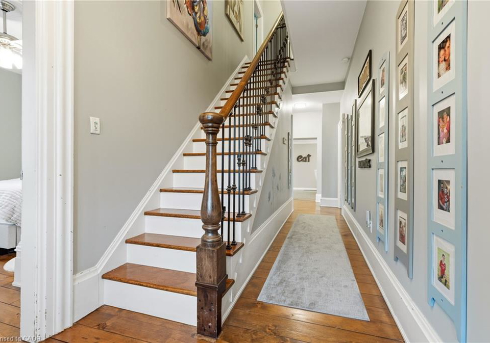812412-baseline-road-norwich-ontario-40814924