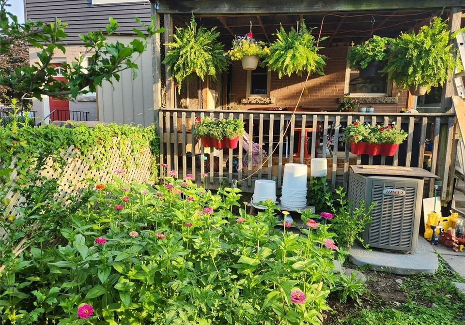 10-armstrong-avenue-hamilton-ontario-40814926