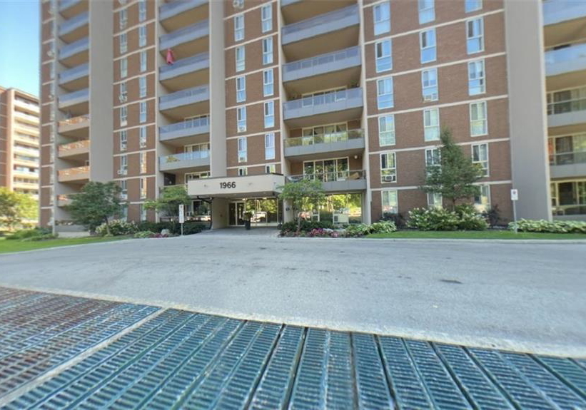 1966-main-street-hamilton-ontario-40814954