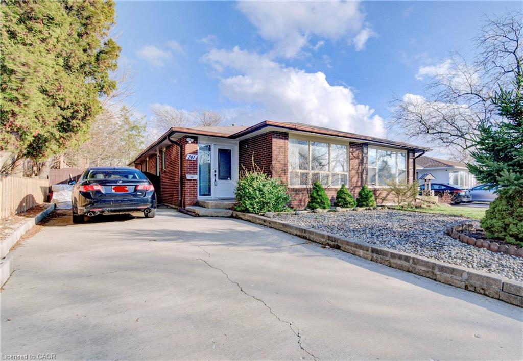 141-mooregate-crescent-kitchener-ontario-40815113
