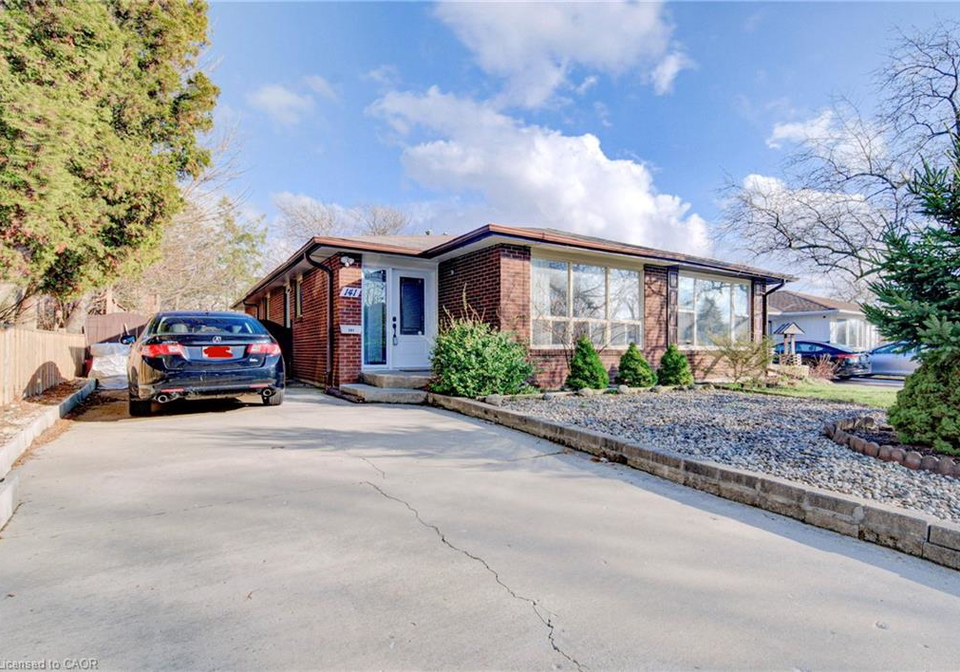 141-mooregate-crescent-kitchener-ontario-40815113