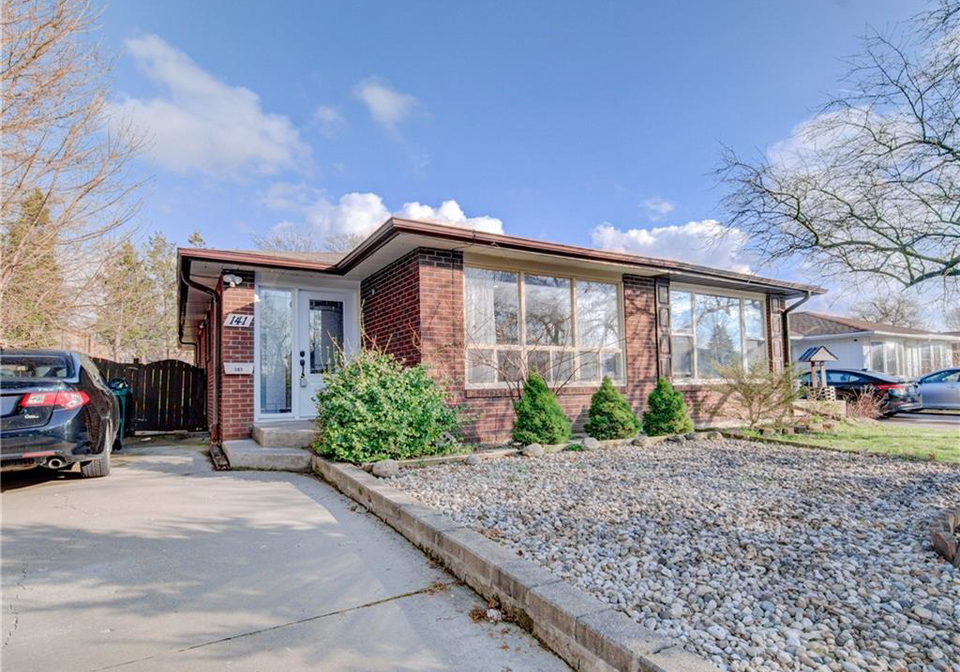141-mooregate-crescent-kitchener-ontario-40815113