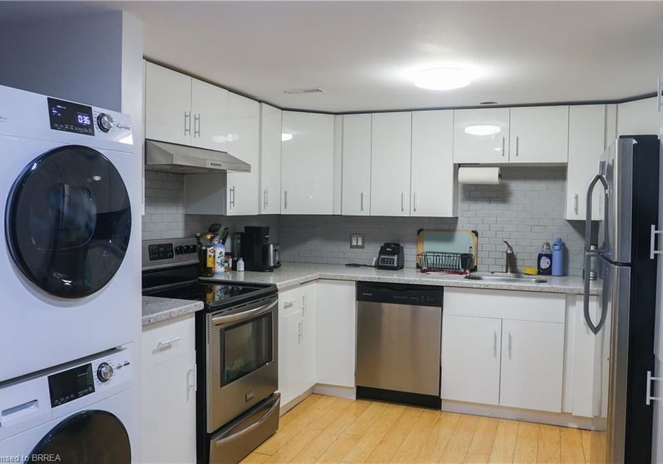 2-robroy-court-brantford-ontario-40815123