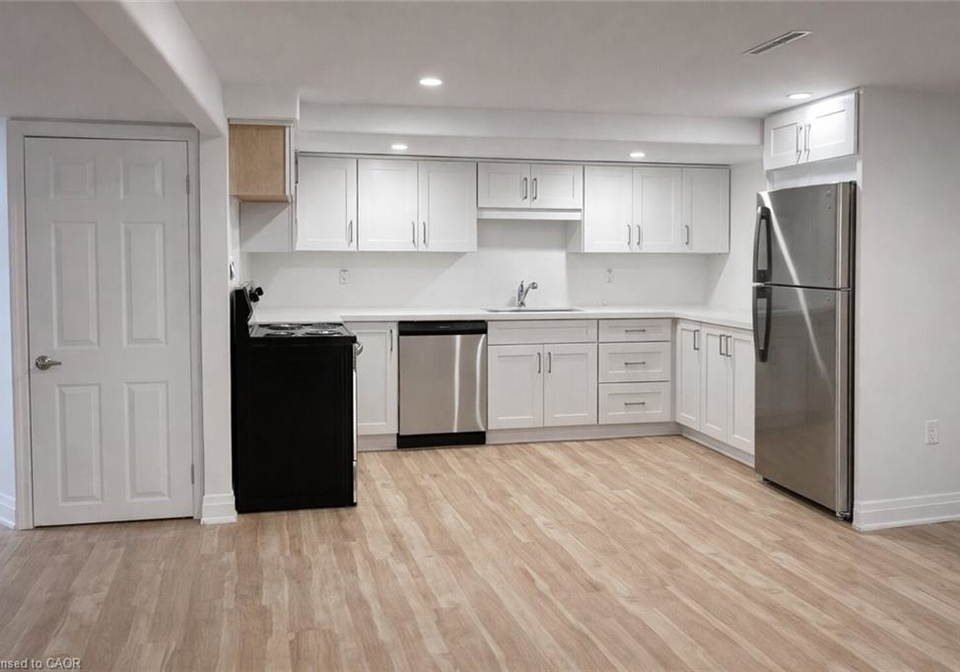 20-blackthorne-avenue-hamilton-ontario-40815190