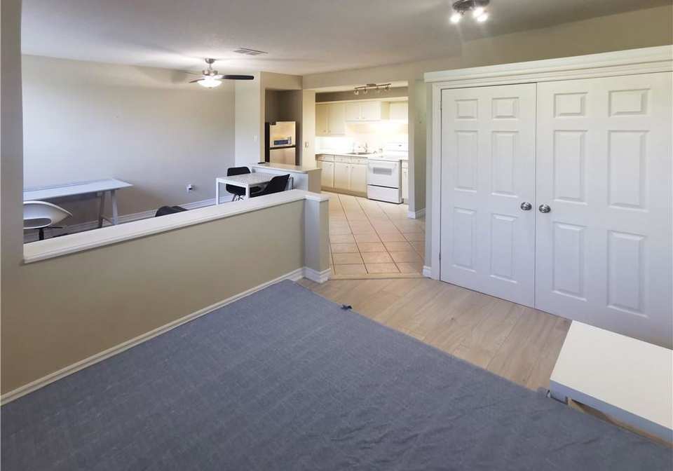 1950-main-street-w-hamilton-ontario-40815265