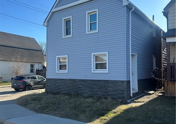 110-robins-avenue-hamilton-ontario-40815275