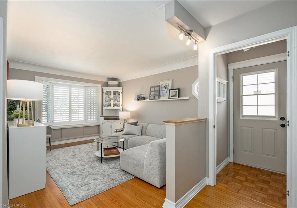 220-townsend-avenue-burlington-ontario-40815358