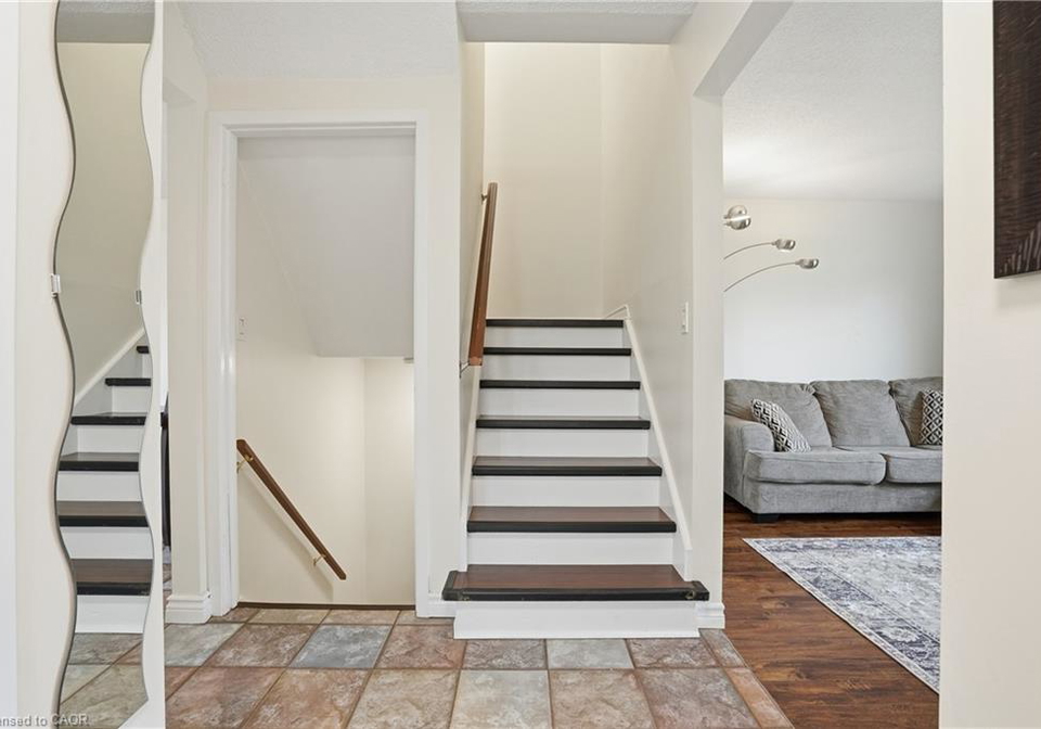 4205-highland-park-drive-beamsville-ontario-40815376