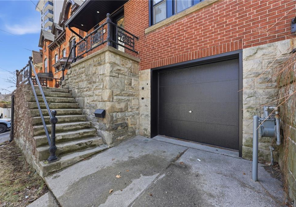 129-jackson-street-w-hamilton-ontario-40815391
