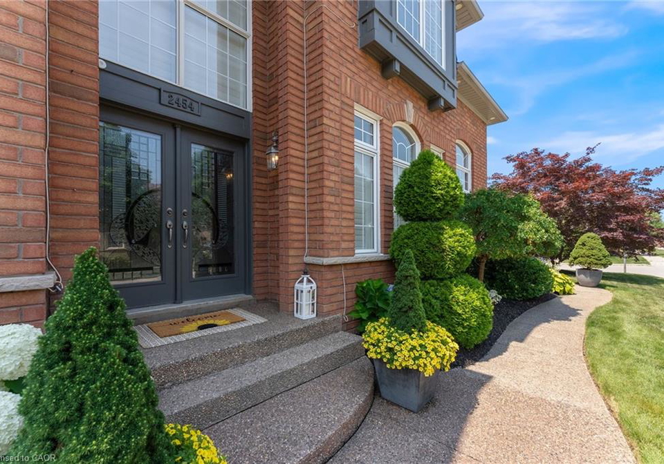 2454-longridge-crescent-oakville-ontario-40815412