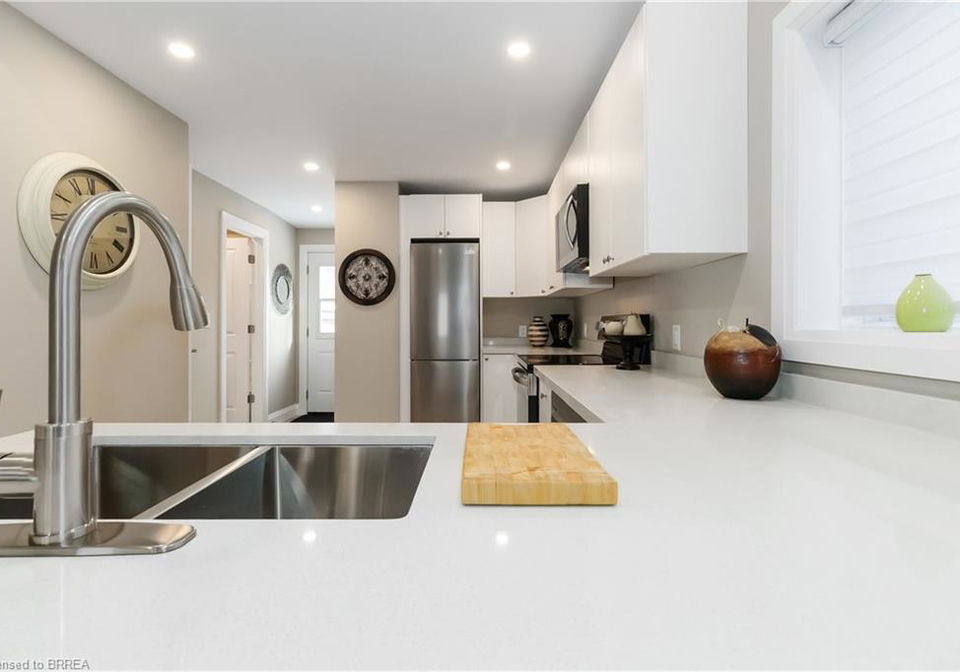 16-mt-pleasant-street-brantford-ontario-40815432