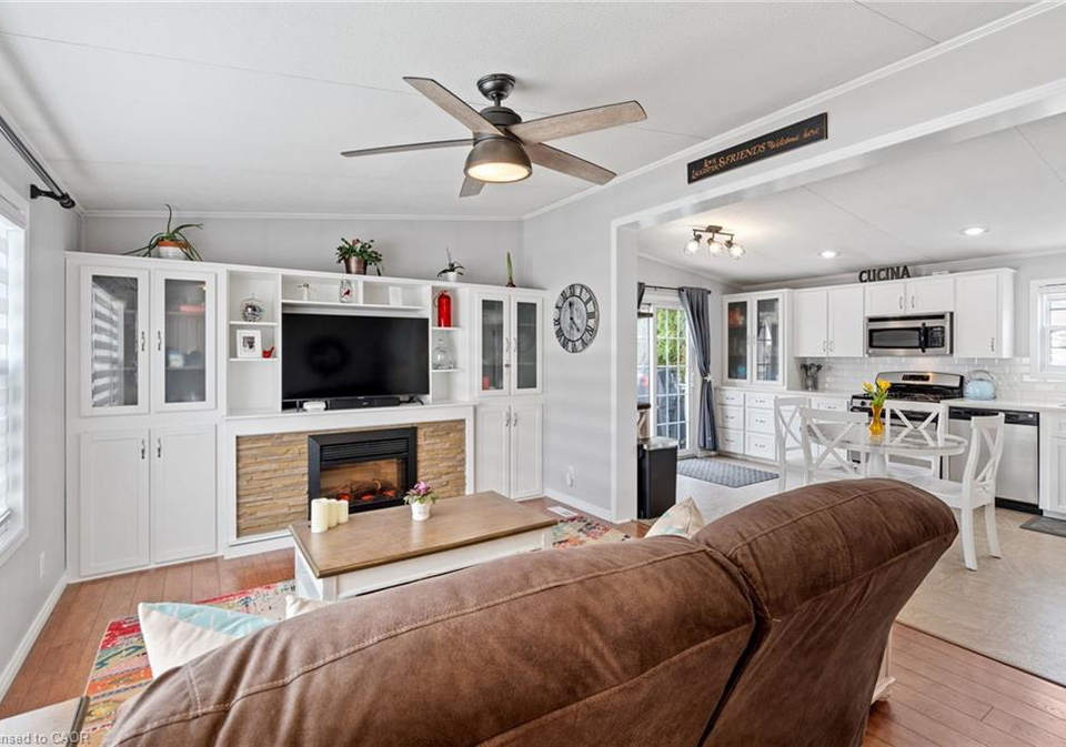 77307-bluewater-highway-bayfield-ontario-40815499