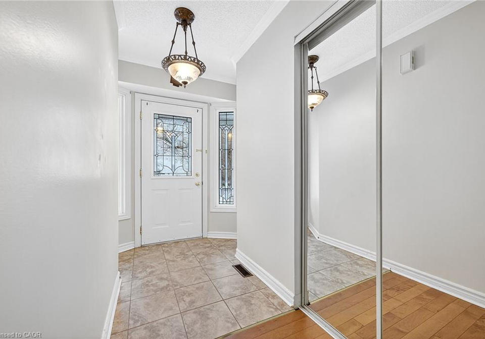 372-silverbirch-boulevard-mount-hope-ontario-40815549
