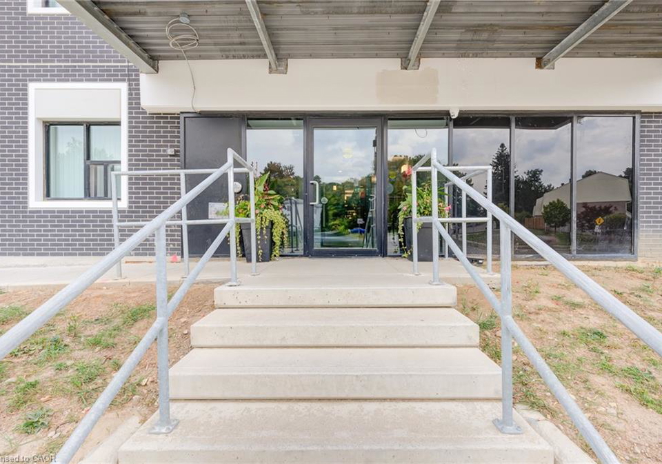 595-strasburg-road-kitchener-ontario-40815597