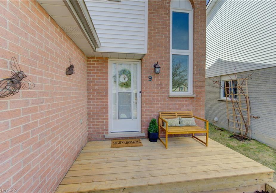 9-camrose-court-kitchener-ontario-40815752