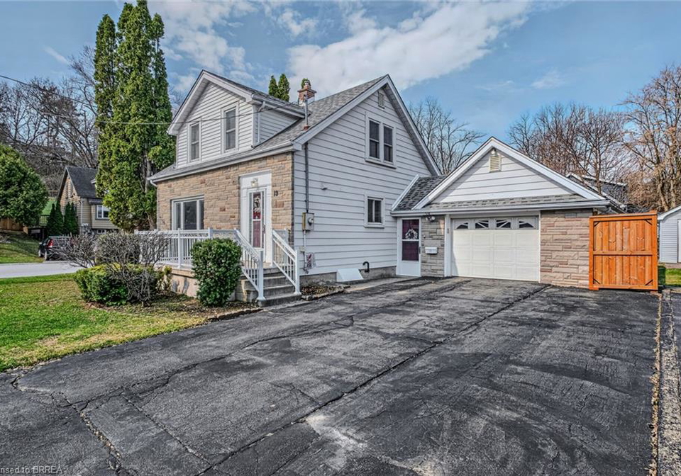 19-lyndsay-street-brantford-ontario-40815824