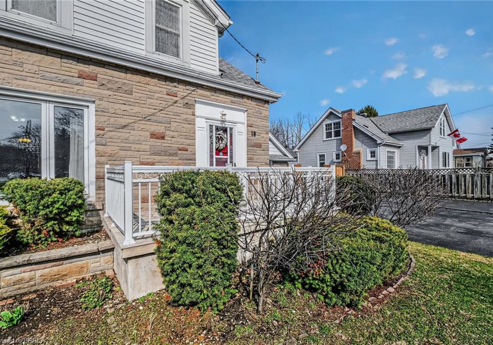 19-lyndsay-street-brantford-ontario-40815824