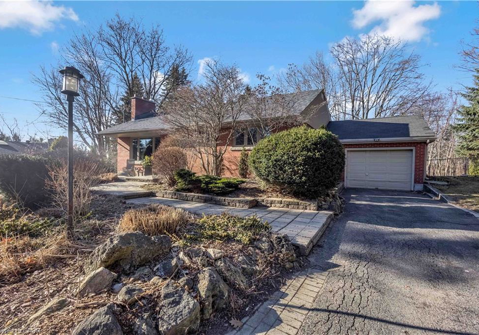 1898-waterdown-road-burlington-ontario-40815854
