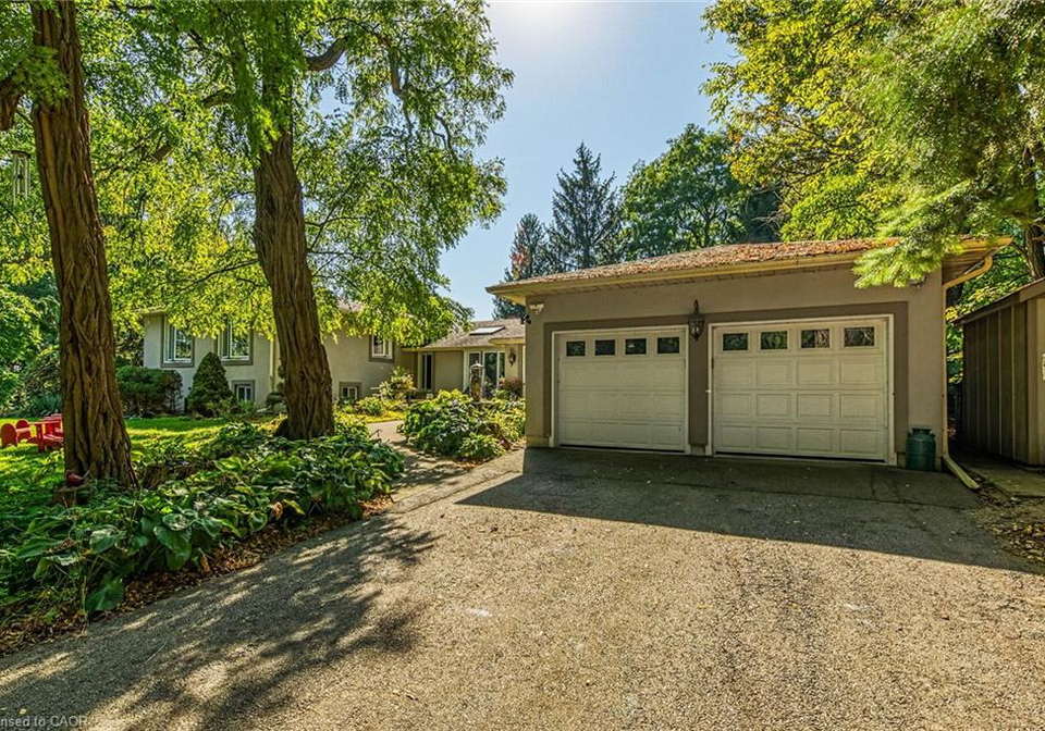 5590-blind-line-burlington-ontario-40815884