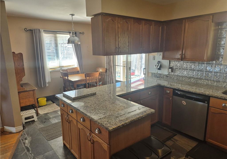 59-matthew-street-e-kitchener-ontario-40815983
